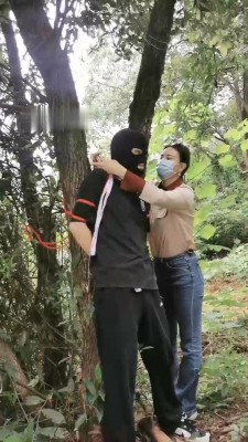 图片[5]_【朱迪】户外捆绑固定树上虐打【双视角版】_绳艺库视频下载