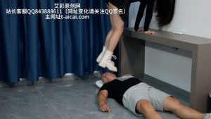 超长时间暴踩狗头，光脚穿靴子跳踩头部，脸上鞋印清晰可见_绳艺库视频下载