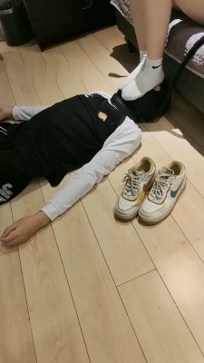 图片[4]_【青岛00后】脏鞋臭脚清理干净_绳艺库视频下载