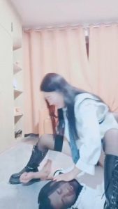 【依然】狂抽耳光/转胯藤条抽/长靴全体重踩踏【完整版】_绳艺库视频下载