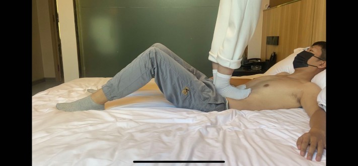 女大学生素人第一次踩踏_绳艺库视频下载