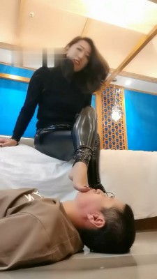 图片[2]_【冷御】人体家具服侍化妆【上】_绳艺库视频下载