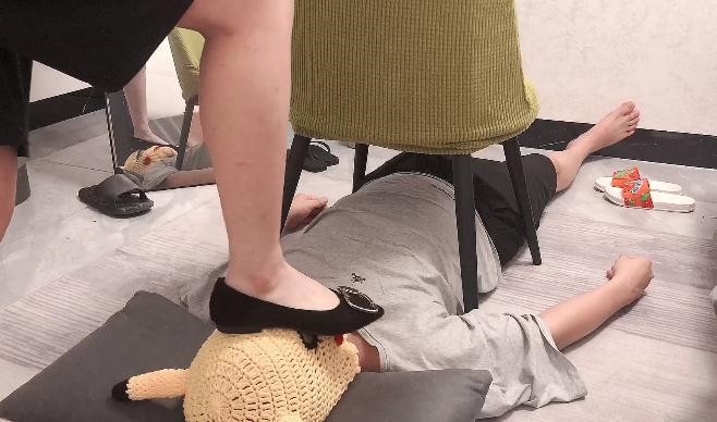 图片[13]_【是车车啊】平底鞋跳踩毯子_绳艺库视频下载