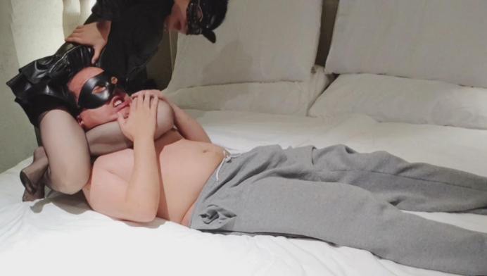 图片[9]_黑丝美腿处决厌世小哥【婉儿原创】腿绞杀踩脖子闻黑丝臭脚_绳艺库视频下载