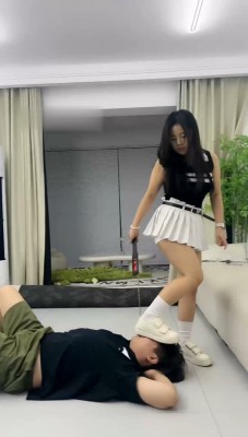 图片[4]_【伊诺】白鞋白袜踩/狗链遛狗/臭脚捂脸_绳艺库视频下载