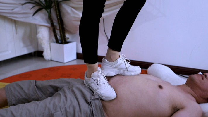 【阿丽塔】运动鞋短丝虐狗_绳艺库视频下载