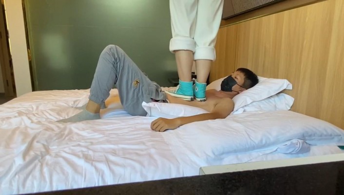 图片[8]_女大学生素人第一次踩踏_绳艺库视频下载