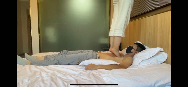 图片[5]_女大学生素人第一次踩踏_绳艺库视频下载