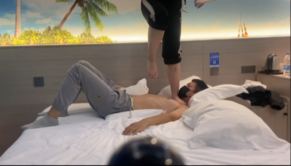 图片[9]_素人大学生全体重踮脚尖踩脖子跳踩肚子_绳艺库视频下载