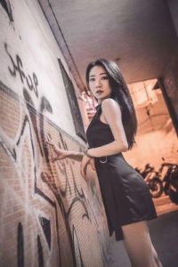 星期六女王汗脚踩脸虐乳_绳艺库视频下载