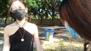 广州小鱼姐姐和婷婷主人哄骗小白弟弟闻脚舔脚，脚喂食_绳艺库视频下载