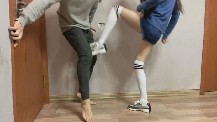 图片[19]_诗曼 活力美女房主超狠踢裆小男生_绳艺库视频下载