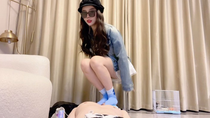 图片[6]_『瞳理心』亦瞳全体重蹲踩脸棉袜踩脖子_绳艺库视频下载