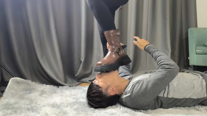 图片[3]_【女神学院·肉肉Rose】马丁靴跳踩舔靴_绳艺库视频下载