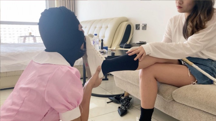 图片[4]_【甜妹女M】女M用舌头舔干净主人鞋底_绳艺库视频下载