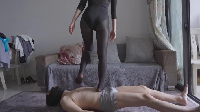 图片[5]_【贝琳】瑜伽老师帮学员按摩松骨_绳艺库视频下载