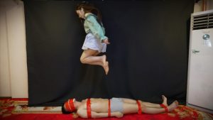 〔Magic︱Mirror 魔镜少女〕—星奈原味白袜伴食物踩踏,强制喂食吸入(下)_绳艺库视频下载