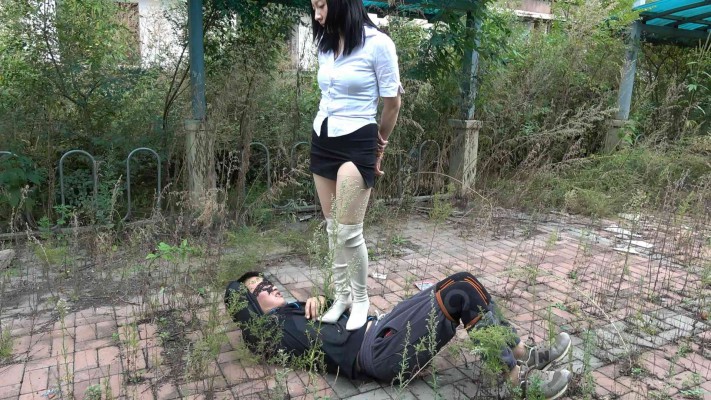 图片[7]_【彼岸花】女上司辞退男员工，男员工惨成为靴下奴_绳艺库视频下载