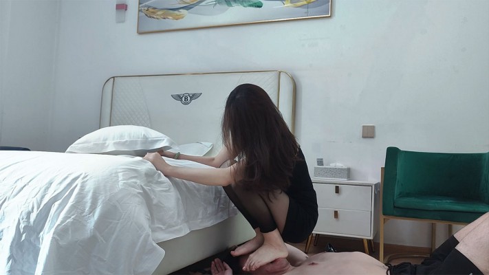 图片[12]_【一梦S】超高颜值跳踩脸双脚深喉爆扇脚耳光_绳艺库视频下载