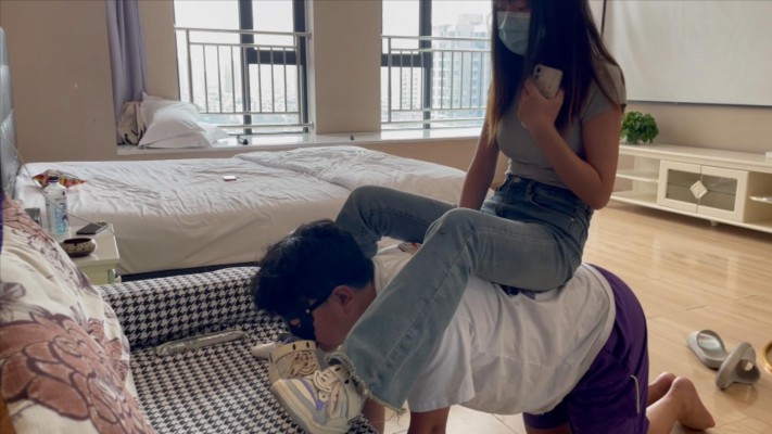 图片[7]_【00后小彤】把哥哥当成洗鞋机清理鞋底除臭_绳艺库视频下载