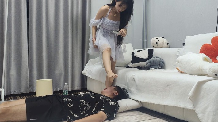 图片[12]_美少女茜茜脚耳光狂抽/全体重踩脸/脚深喉/脚虐舌_绳艺库视频下载