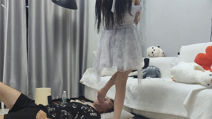 图片[15]_美少女茜茜脚耳光狂抽/全体重踩脸/脚深喉/脚虐舌_绳艺库视频下载