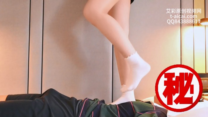 图片[5]_Alice高帮帆布鞋白袜踩毯子_绳艺库视频下载