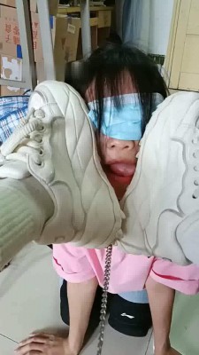 图片[4]_【爱可呀】学姐寝室伺候-胯下辱/舔鞋底/舌头洗脚/吃浓痰面包_绳艺库视频下载