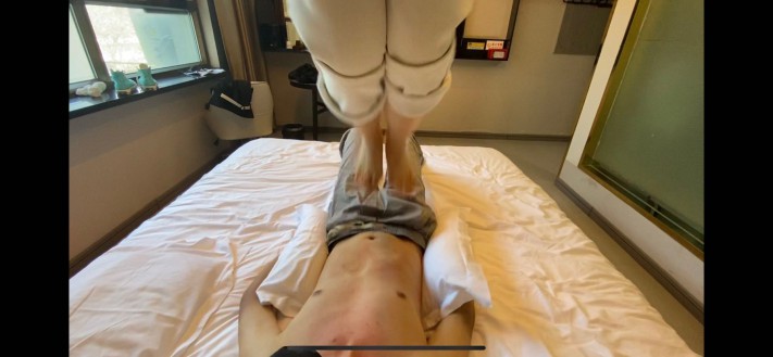 图片[6]_女大学生素人第一次踩踏_绳艺库视频下载