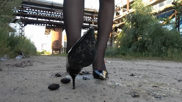 图片[9]_【失格S】废弃工厂黑丝高跟暴踩蝉蛹_绳艺库视频下载