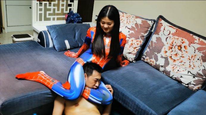 蜘蛛侠女王腿绞_绳艺库视频下载