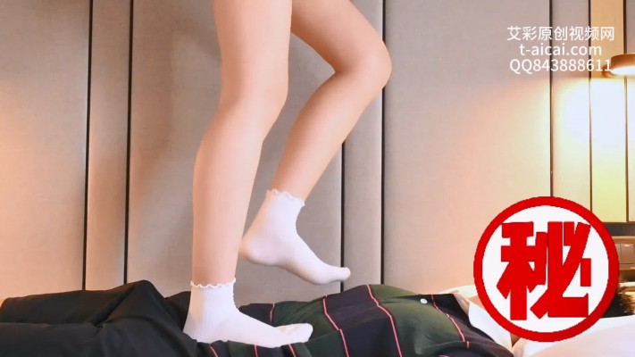 图片[6]_Alice高帮帆布鞋白袜踩毯子_绳艺库视频下载