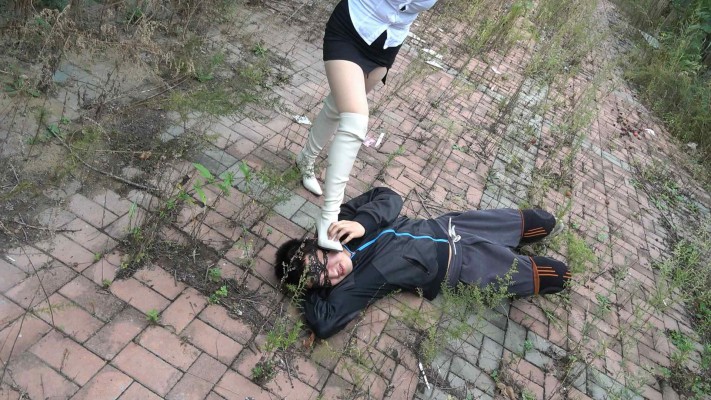 图片[9]_【彼岸花】女上司辞退男员工，男员工惨成为靴下奴_绳艺库视频下载