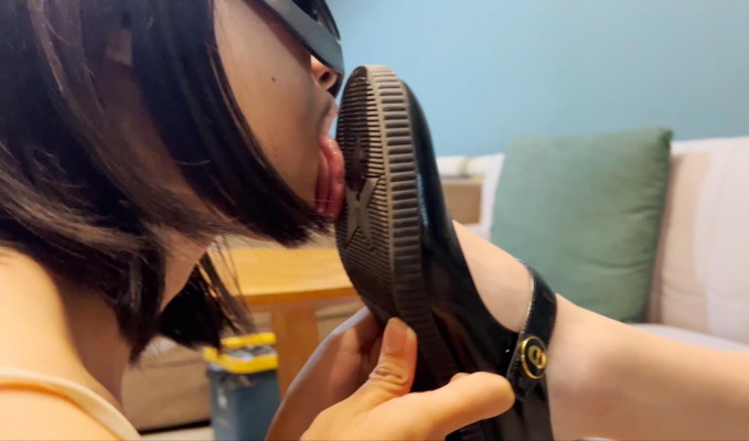 图片[18]_【W.K.T】—Sun艺术狗舔鞋底吃脚趾_绳艺库视频下载