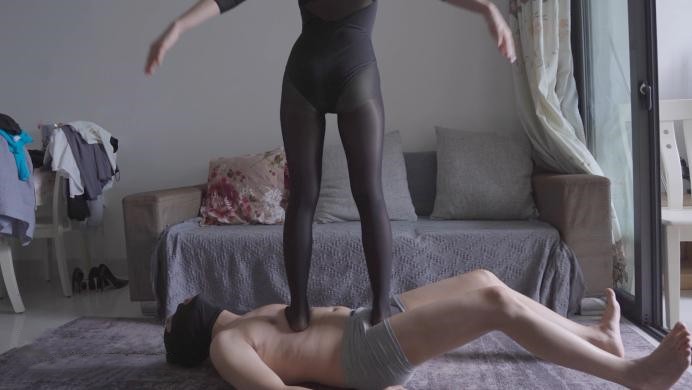 图片[3]_【贝琳】瑜伽老师帮学员按摩松骨_绳艺库视频下载