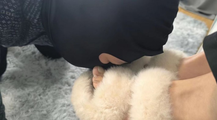 【女神学院·温妤】开发口水舔狗_绳艺库视频下载