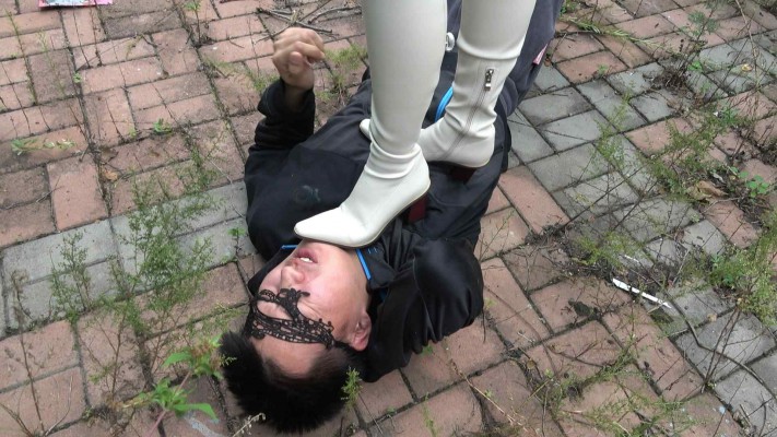 图片[12]_【彼岸花】女上司辞退男员工，男员工惨成为靴下奴_绳艺库视频下载