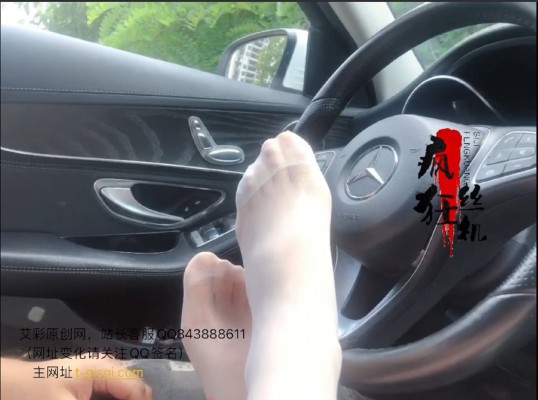 图片[8]_户外车内品尝女神的长靴丝足美脚！_绳艺库视频下载