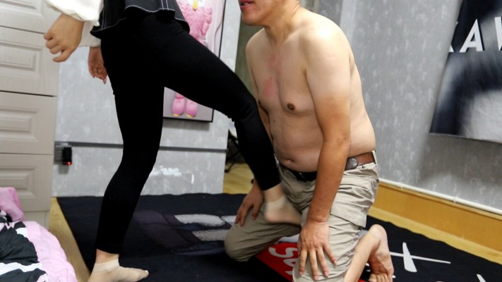 图片[2]_【阿丽塔】臭短丝踹裆 踩踏 站脸_绳艺库视频下载