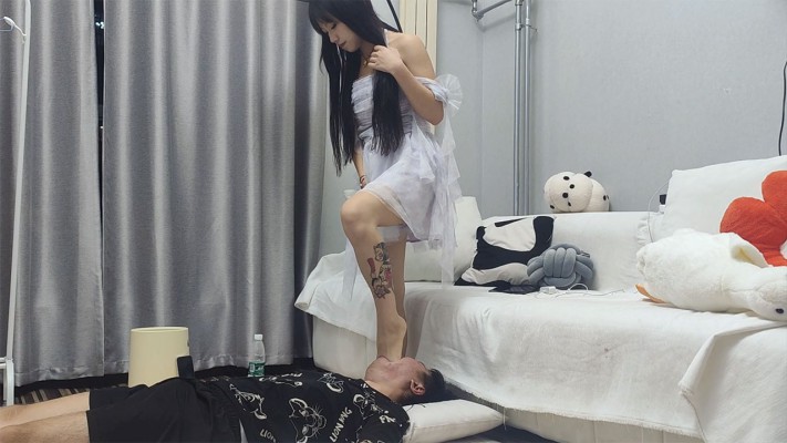 图片[11]_美少女茜茜脚耳光狂抽/全体重踩脸/脚深喉/脚虐舌_绳艺库视频下载