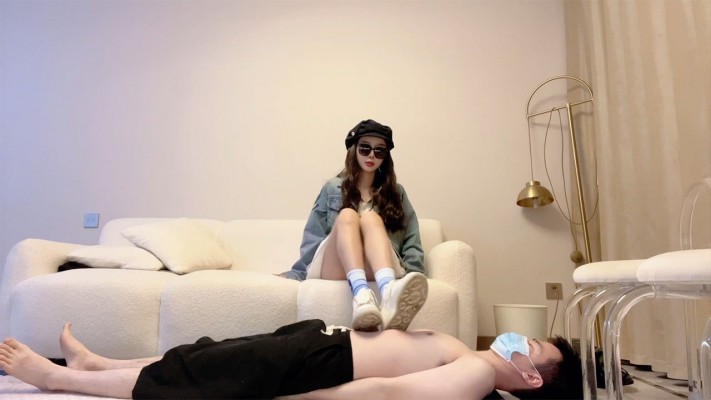 图片[4]_『瞳理心』亦瞳全体重蹲踩脸棉袜踩脖子_绳艺库视频下载