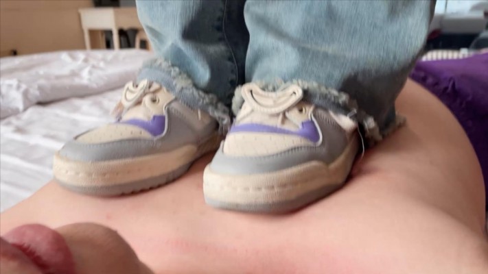 图片[4]_【00后小彤】阿迪运动鞋踩踏插嘴踩鞋印_绳艺库视频下载