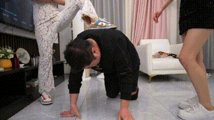 一一 木木 双S残忍耳光 踢踹_绳艺库视频下载