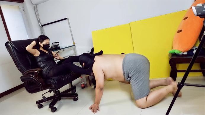 图片[6]_晓G女杀手黑丝美腿处决扭断脖子~吐血！处决 黑丝脚踩脸踩脖乘骑艺术_绳艺库视频下载