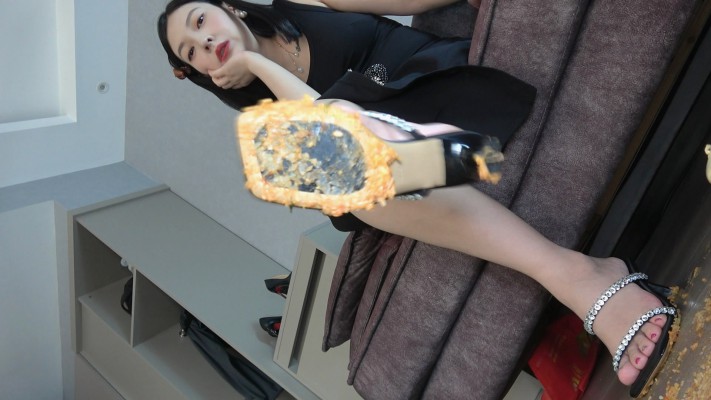 图片[8]_【彼岸花】高跟鞋底美食羞辱_绳艺库视频下载