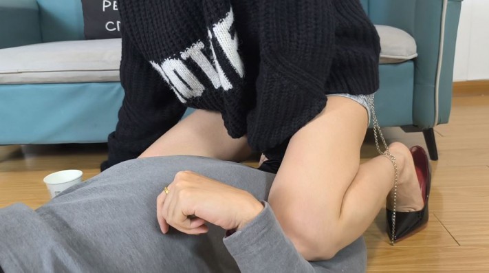 图片[9]_【女神学院·梓】首次给狗子开发圣水_绳艺库视频下载