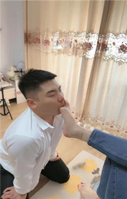 图片[19]_【爵恋霸主】小白鞋-舔脏鞋底/闻原味白袜_绳艺库视频下载