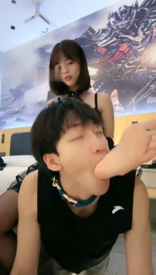 图片[9]_【娇娇】黑丝高跟诱惑/皮带鞭打/转胯/吃口水/脚深喉_绳艺库视频下载