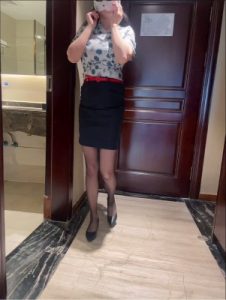 酒店玩舔空姐的黑丝原味臭脚_绳艺库视频下载