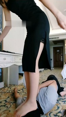 图片[8]_【多多】高跟踩狗爪/踩狗脸/鞭打_绳艺库视频下载